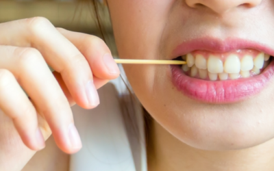 Hindari Kebiasaan Memakai Tusuk Dan Benang Gigi!